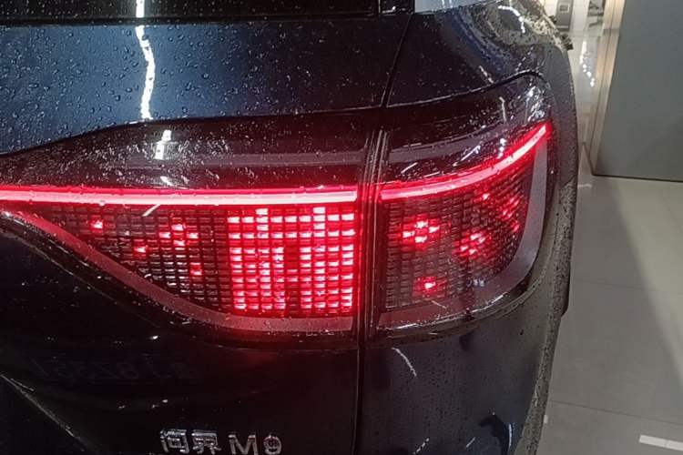 Used Hima AITO M9 2025 Extended-Range Ultra Version 52 kWh 6-Seater Right Rear Taillight