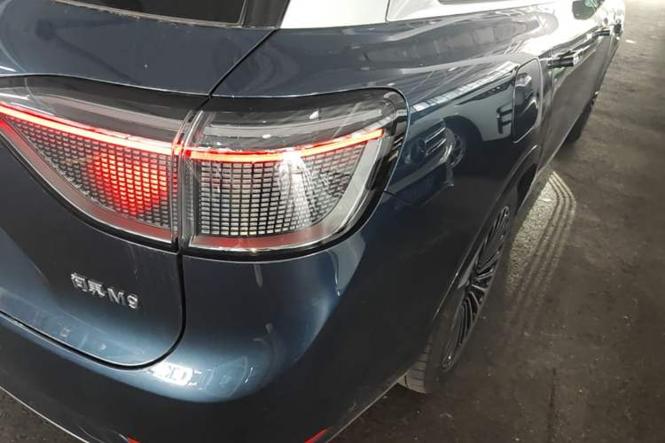 Used Hima AITO M9 2025 Extended-Range Ultra Version 52 kWh 6-Seater Right Rear Taillight