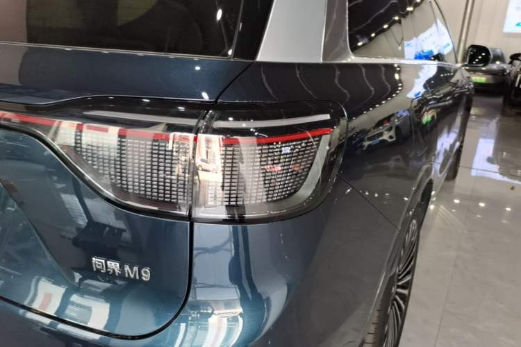 Used Hima AITO M9 2025 Extended-Range Ultra Version 52 kWh 6-Seater Right Rear Taillight