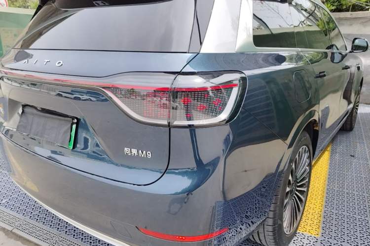 Used Hima AITO M9 2025 Extended-Range Ultra Version 52 kWh 6-Seater Right Rear Taillight