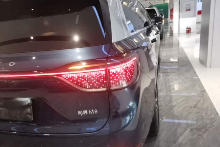 Used Hima AITO M9 2025 Extended-Range Max Version 52 kWh 5-Seater Edition Right Rear Taillight