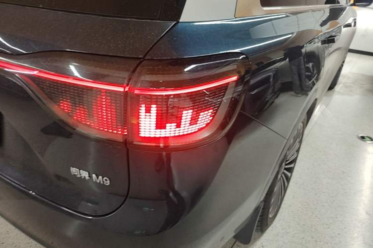 Used Hima AITO M9 2025 Extended-Range Ultra Version 52 kWh 6-Seater Right Rear Taillight