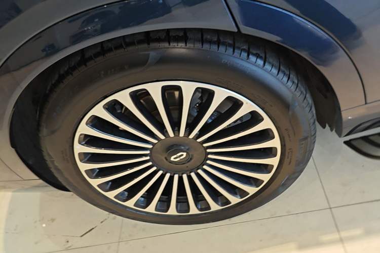 Used Hima AITO M9 2025 Extended-Range Ultra Version 52 kWh 6-Seater Right Rear Wheel Hub