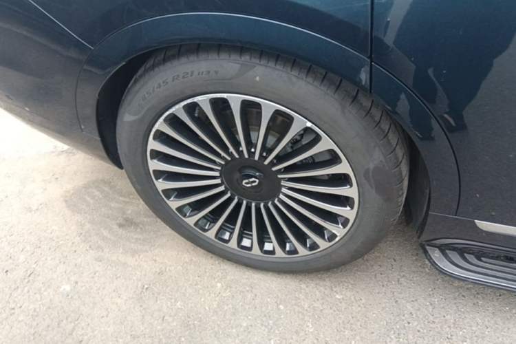 Used Hima AITO M9 2025 Extended-Range Ultra Version 52 kWh 6-Seater Right Rear Wheel Hub
