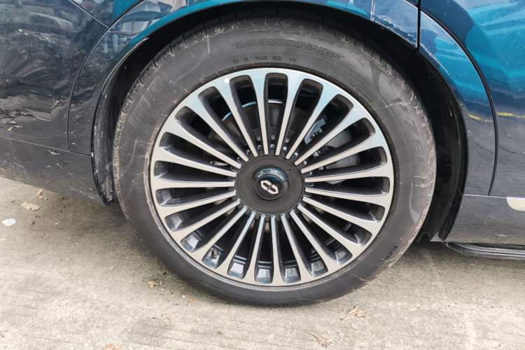 Used Hima AITO M9 2025 Extended-Range Ultra Version 52 kWh 6-Seater Right Rear Wheel Hub