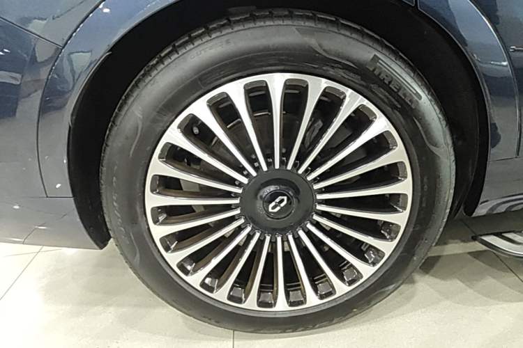 Used Hima AITO M9 2025 Extended-Range Ultra Version 52 kWh 6-Seater Right Rear Wheel Hub