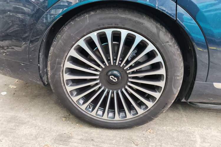 Used Hima AITO M9 2025 Extended-Range Ultra Version 52 kWh 6-Seater Right Rear Wheel Hub