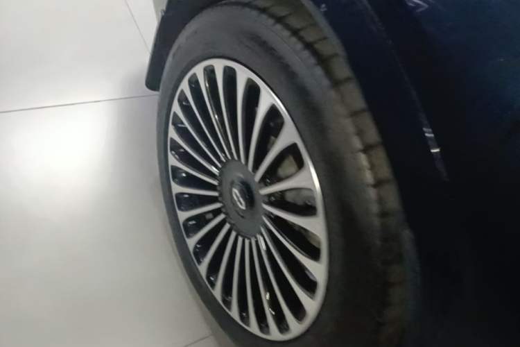 Used Hima AITO M9 2025 Extended-Range Ultra Version 52 kWh 6-Seater Right Rear Wheel Hub