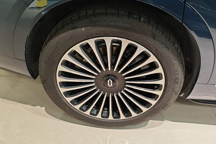 Used Hima AITO M9 2025 Extended-Range Ultra Version 52 kWh 6-Seater Right Rear Wheel Hub