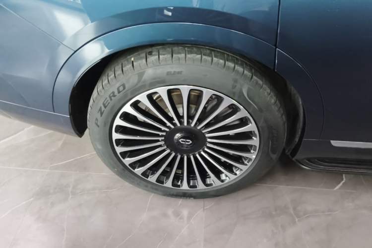 Used Hima AITO M9 2025 Extended-Range Ultra Version 52 kWh 6-Seater Right Rear Wheel Hub