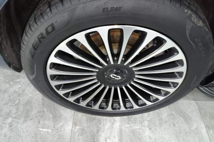 Used Hima AITO M9 2025 Extended-Range Ultra Version 52 kWh 6-Seater Right Rear Wheel Hub
