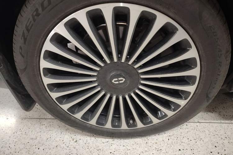 Used Hima AITO M9 2025 Extended-Range Ultra Version 52 kWh 6-Seater Right Rear Wheel Hub