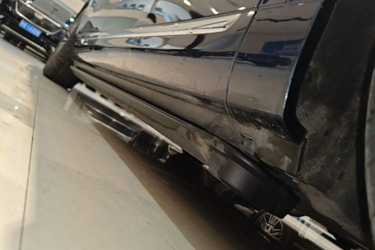 Used Hima AITO M9 2025 Extended-Range Ultra Version 52 kWh 6-Seater Right Side Sill