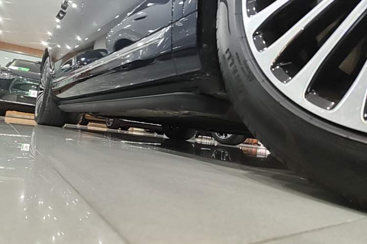 Used Hima AITO M9 2025 Extended-Range Ultra Version 52 kWh 6-Seater Right Side Sill