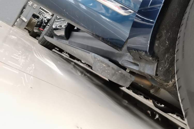 Used Hima AITO M9 2025 Extended-Range Ultra Version 52 kWh 6-Seater Right Side Sill