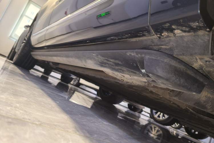 Used Hima AITO M9 2025 Extended-Range Ultra Version 52 kWh 6-Seater Right Side Sill