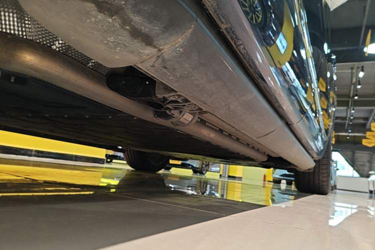Used Hima AITO M9 2025 Extended-Range Ultra Version 52 kWh 6-Seater Right Side Sill