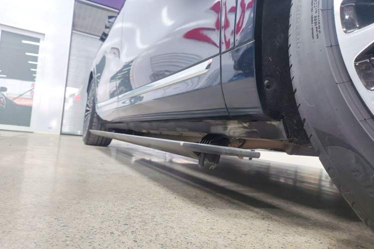 Used Hima AITO M9 2025 Extended-Range Ultra Version 52 kWh 6-Seater Right Side Sill