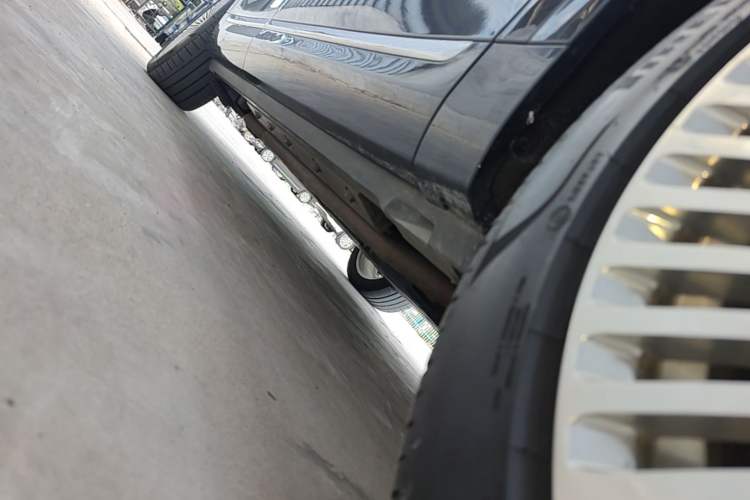 Used Hima AITO M9 2025 Extended-Range Ultra Version 52 kWh 6-Seater Right Side Sill
