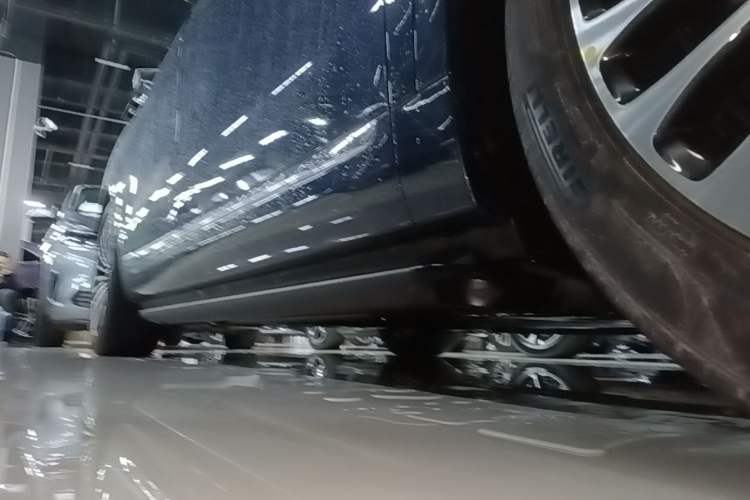 Used Hima AITO M9 2025 Extended-Range Ultra Version 52 kWh 6-Seater Right Side Sill