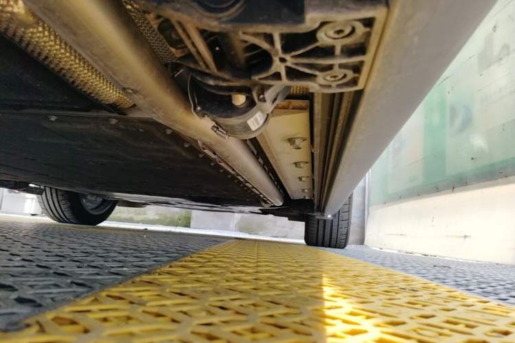 Used Hima AITO M9 2025 Extended-Range Ultra Version 52 kWh 6-Seater Right Side Sill