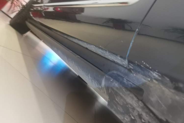 Used Hima AITO M9 2025 Extended-Range Ultra Version 52 kWh 6-Seater Right Side Sill
