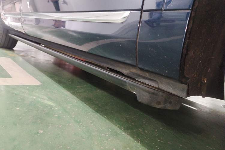 Used Hima AITO M9 2025 Extended-Range Ultra Version 52 kWh 6-Seater Right Side Sill