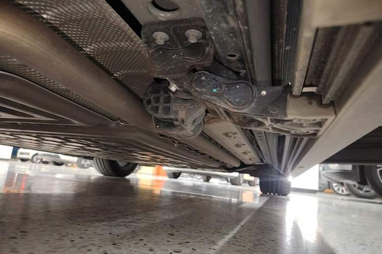 Used Hima AITO M9 2025 Extended-Range Ultra Version 52 kWh 6-Seater Right Side Sill