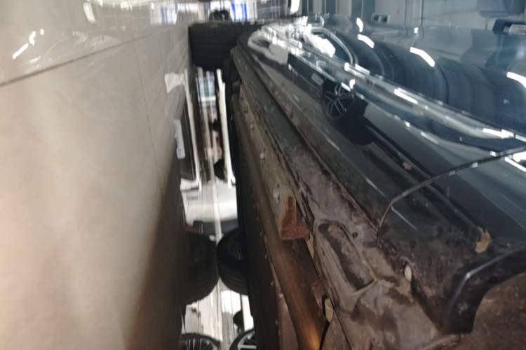 Used Hima AITO M9 2025 Extended-Range Ultra Version 52 kWh 5-Seater Edition Right Side Sill