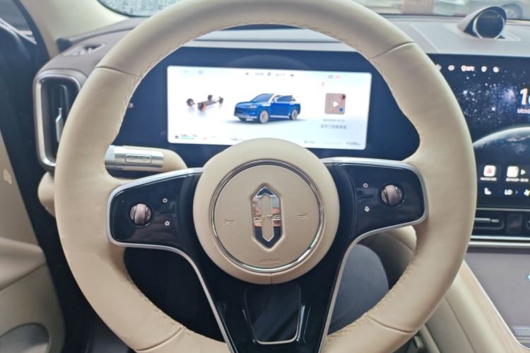 Used Hima AITO M9 2025 Extended-Range Ultra Version 52 kWh 6-Seater Steering Wheel