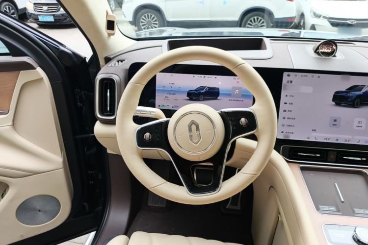 Used Hima AITO M9 2025 Extended-Range Ultra Version 52 kWh 6-Seater Steering Wheel