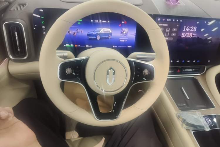 Used Hima AITO M9 2025 Extended-Range Ultra Version 52 kWh 6-Seater Steering Wheel