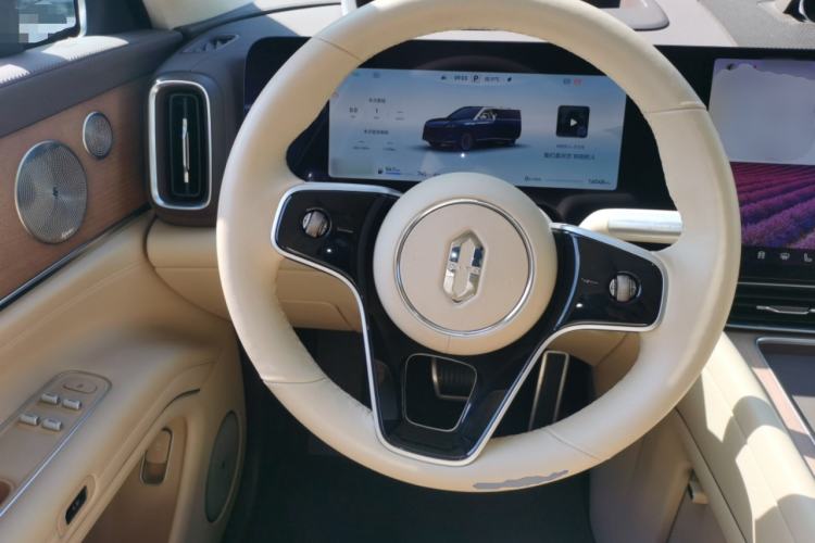 Used Hima AITO M9 2025 Extended-Range Ultra Version 52 kWh 6-Seater Steering Wheel