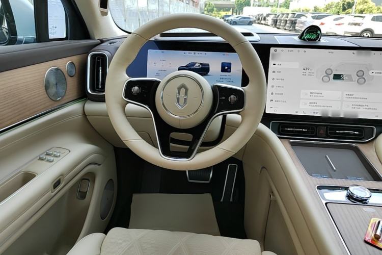 Used Hima AITO M9 2025 Extended-Range Ultra Version 52 kWh 6-Seater Steering Wheel