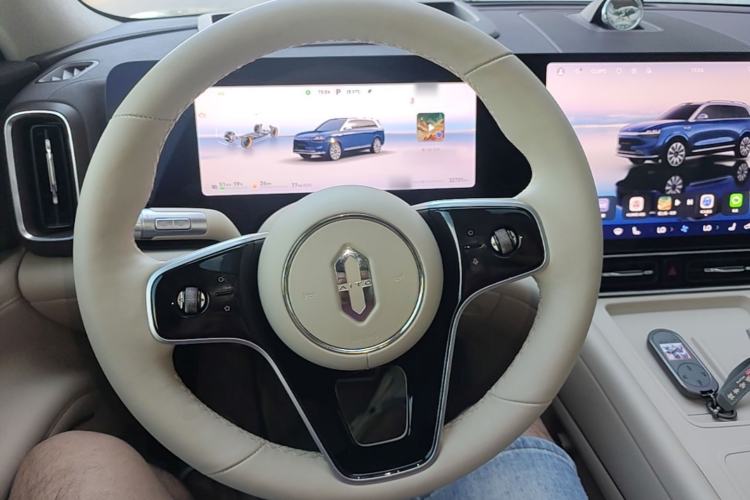 Used Hima AITO M9 2025 Extended-Range Ultra Version 52 kWh 6-Seater Steering Wheel