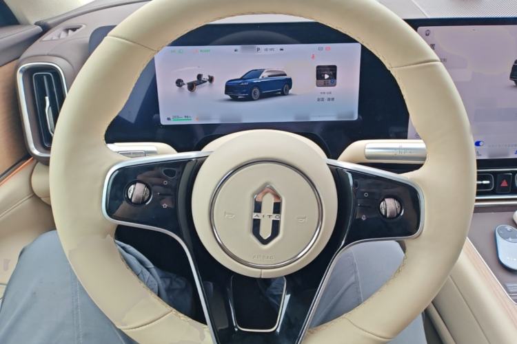 Used Hima AITO M9 2025 Extended-Range Ultra Version 52 kWh 6-Seater Steering Wheel