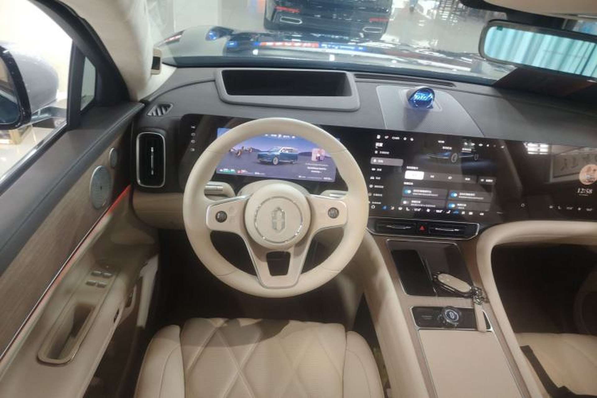 Used Hima AITO M9 2025 Extended-Range Ultra Version 52 kWh 6-Seater Steering Wheel