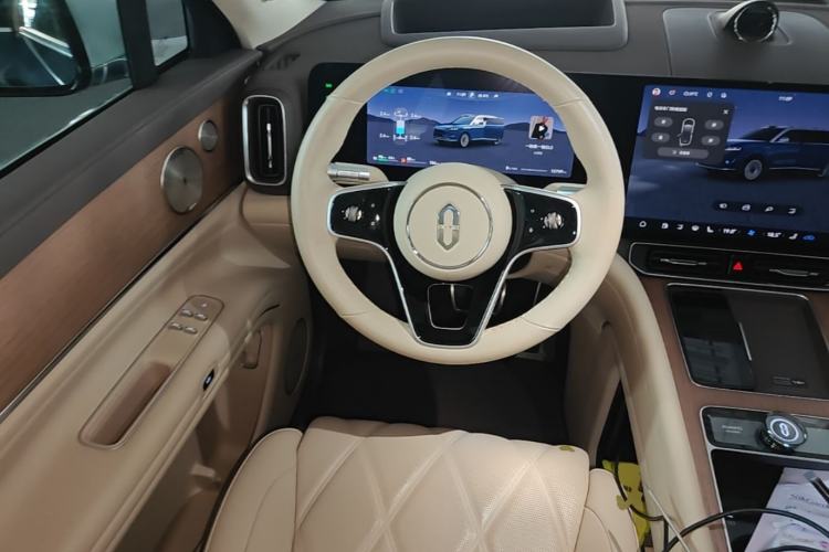 Used Hima AITO M9 2025 Extended-Range Ultra Version 52 kWh 6-Seater Steering Wheel