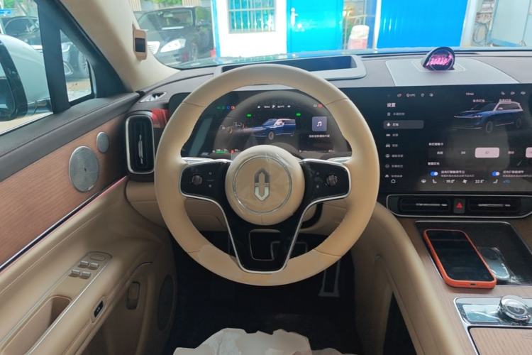 Used Hima AITO M9 2025 Extended-Range Ultra Version 52 kWh 6-Seater Steering Wheel
