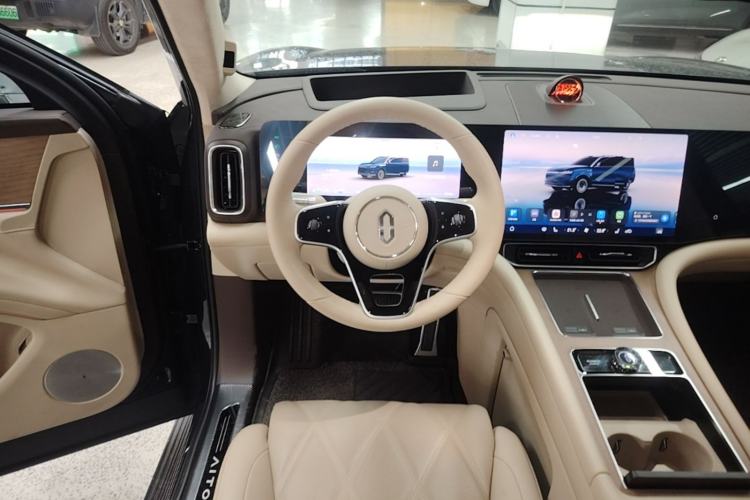 Used Hima AITO M9 2025 Extended-Range Ultra Version 52 kWh 6-Seater Steering Wheel