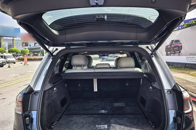 Used Hima AITO M9 2025 All-Electric Ultra Version 100 kWh 5-Seater Model Trunk