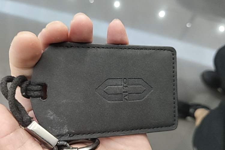Used Hima AITO M9 2025 Extended-Range Ultra Version 52 kWh 6-Seater Vehicle Key