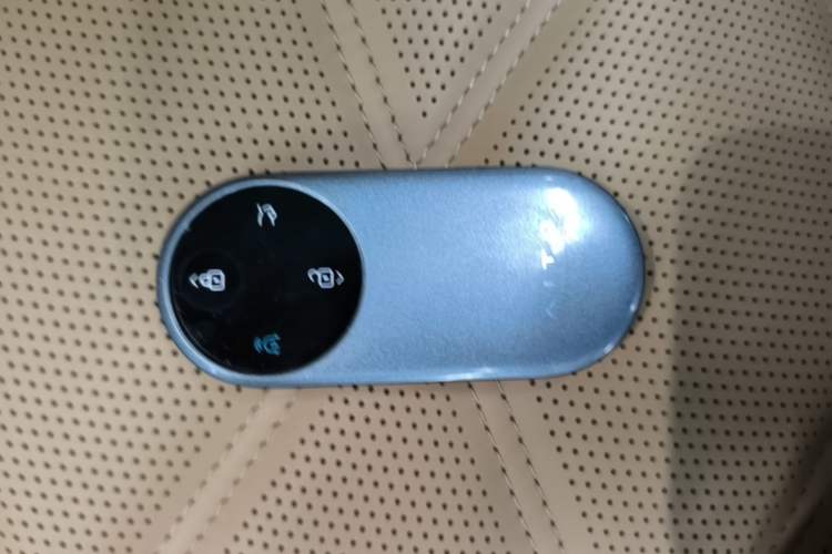 Used Hima AITO M9 2025 Extended-Range Ultra Version 52 kWh 6-Seater Vehicle Key