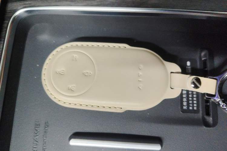 Used Hima AITO M9 2025 Extended-Range Ultra Version 52 kWh 6-Seater Vehicle Key
