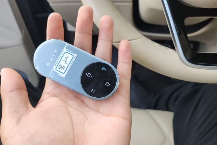 Used Hima AITO M9 2025 Extended-Range Ultra Version 52 kWh 5-Seater Edition Vehicle Key