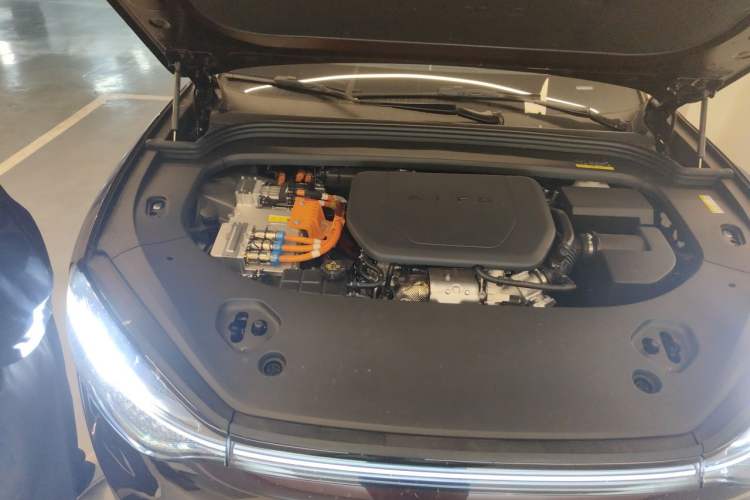 Used Hima AITO M9 2025 Model Range-Extended Ultra Edition 52kWh 6-seater (896-line LiDAR) Engine Bay Right