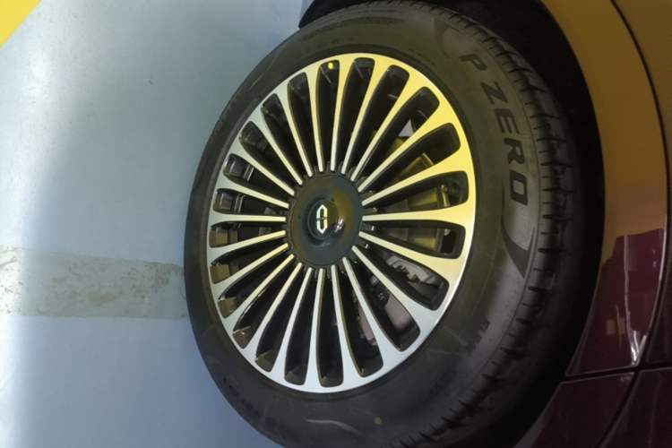 Used Hima AITO M9 2025 Extended-Range Ultra Version 52 kWh 6-Seater Exterior 5
