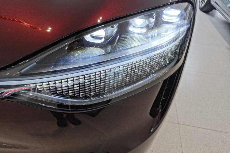Used Hima AITO M9 2025 Extended-Range Max Version 52 kWh 5-Seater Edition Left Front Headlight