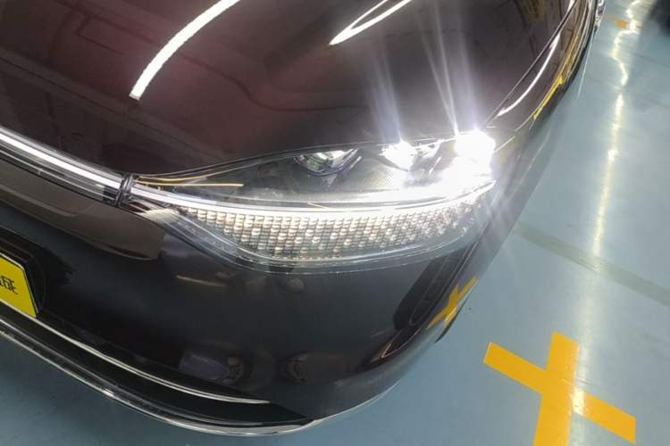 Used Hima AITO M9 2025 Extended-Range Ultra Version 52 kWh 6-Seater Left Front Headlight