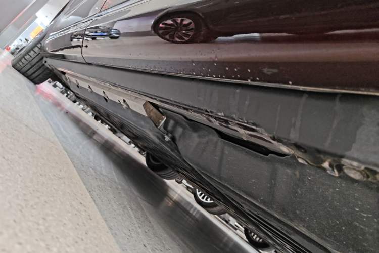 Used Hima AITO M9 2025 Extended-Range Max Version 52 kWh 5-Seater Edition Left Side Sill